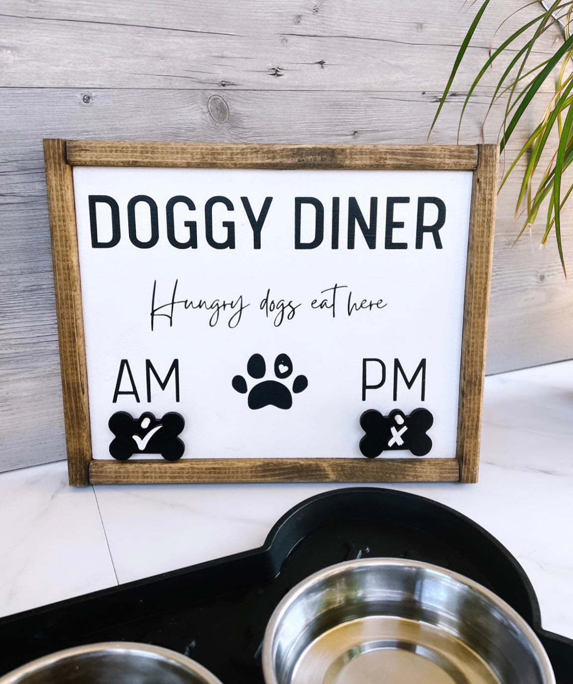 Doggy Diner Sign : Pet Mealtime Organizer with AM/PM Tracker