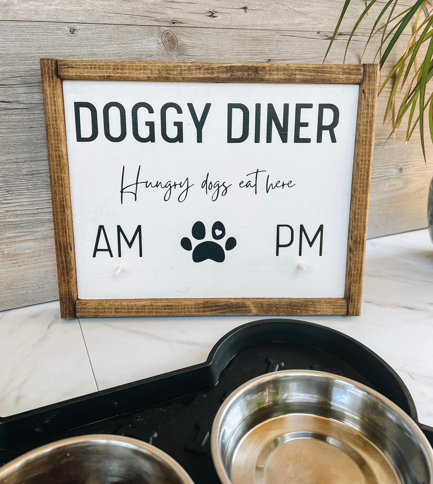 Doggy Diner Sign : Pet Mealtime Organizer with AM/PM Tracker