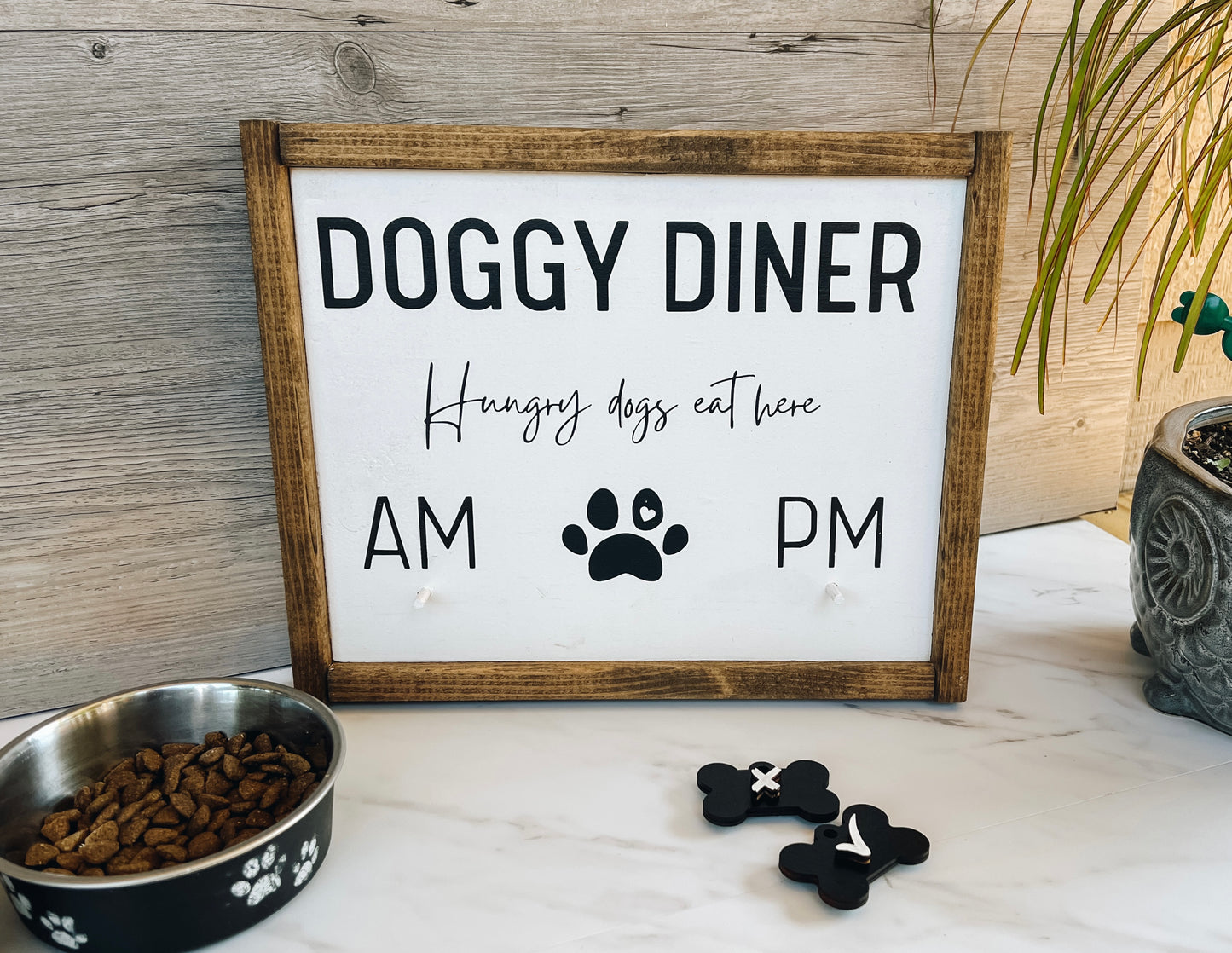 Doggy Diner Sign : Pet Mealtime Organizer with AM/PM Tracker