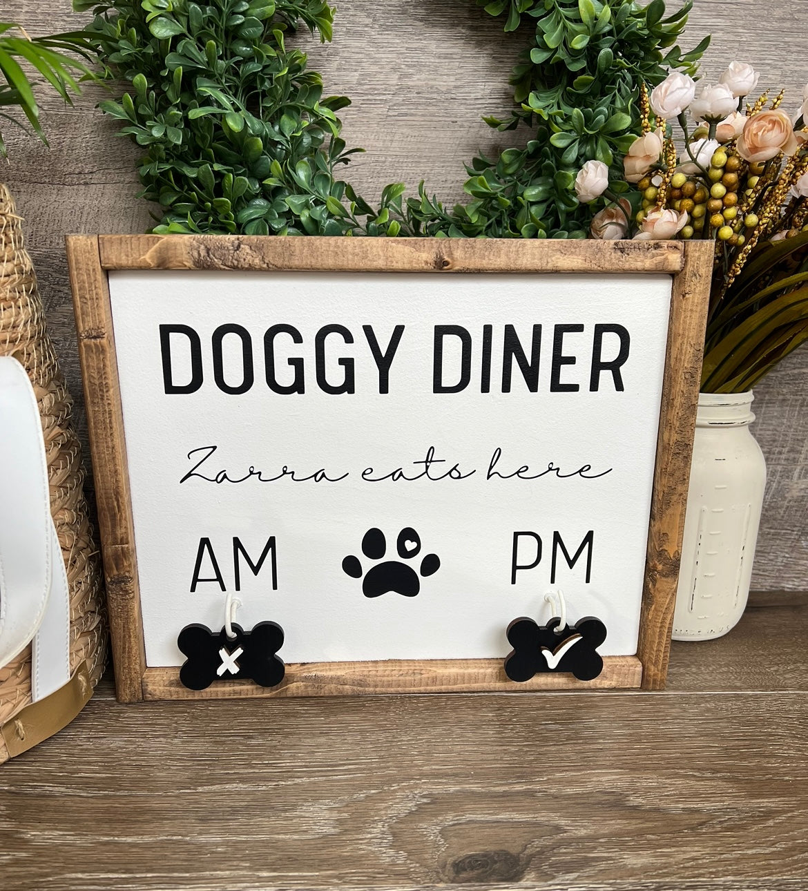 Doggy Diner Sign : Pet Mealtime Organizer with AM/PM Tracker