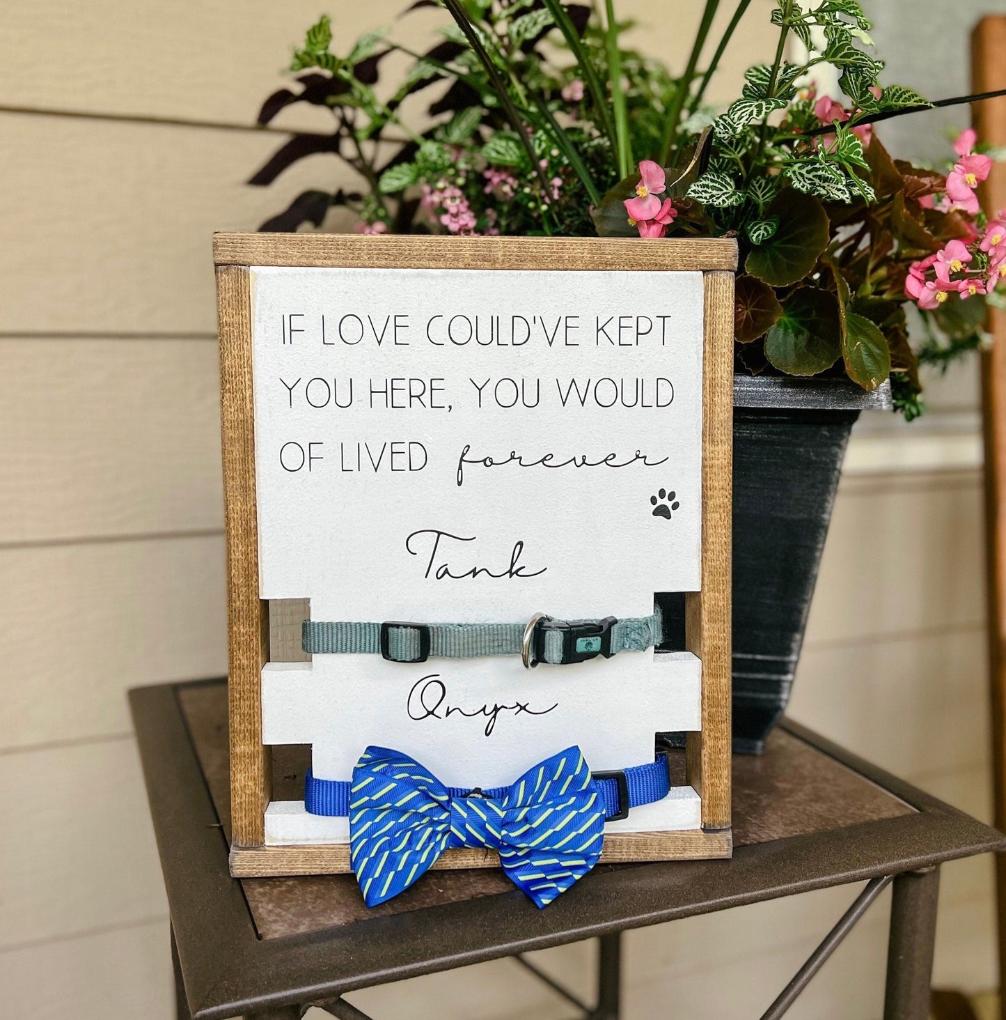 Collar Holder for Multiple Dogs - Pet Memorial Sign